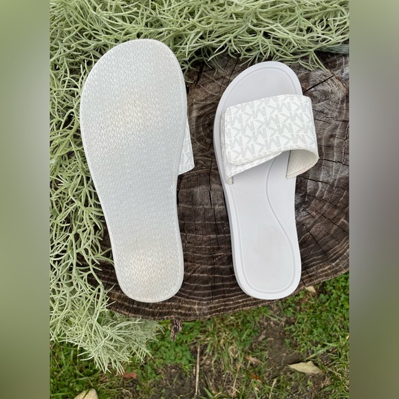 Michael Kors Sandals - Picture 5 of 6